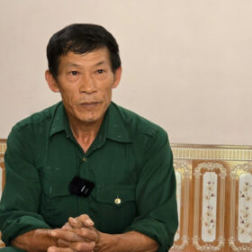 Ông Chu Văn Luân là một trong những hộ đầu tiên xung phong trồng cây thuốc lá ở xã Bằng Vân.